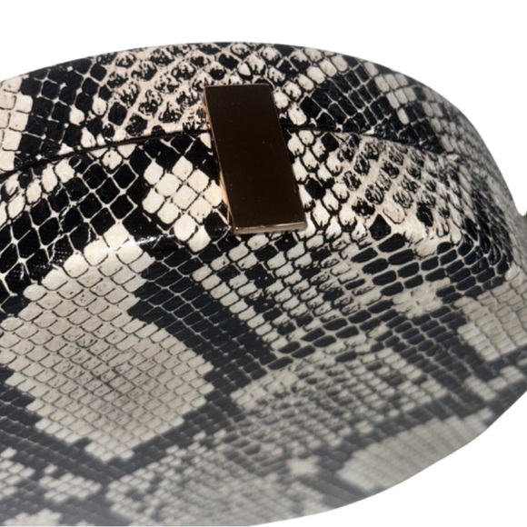 Chic Black and White Snakeskin Pattern Bag - Picture 3 of 7